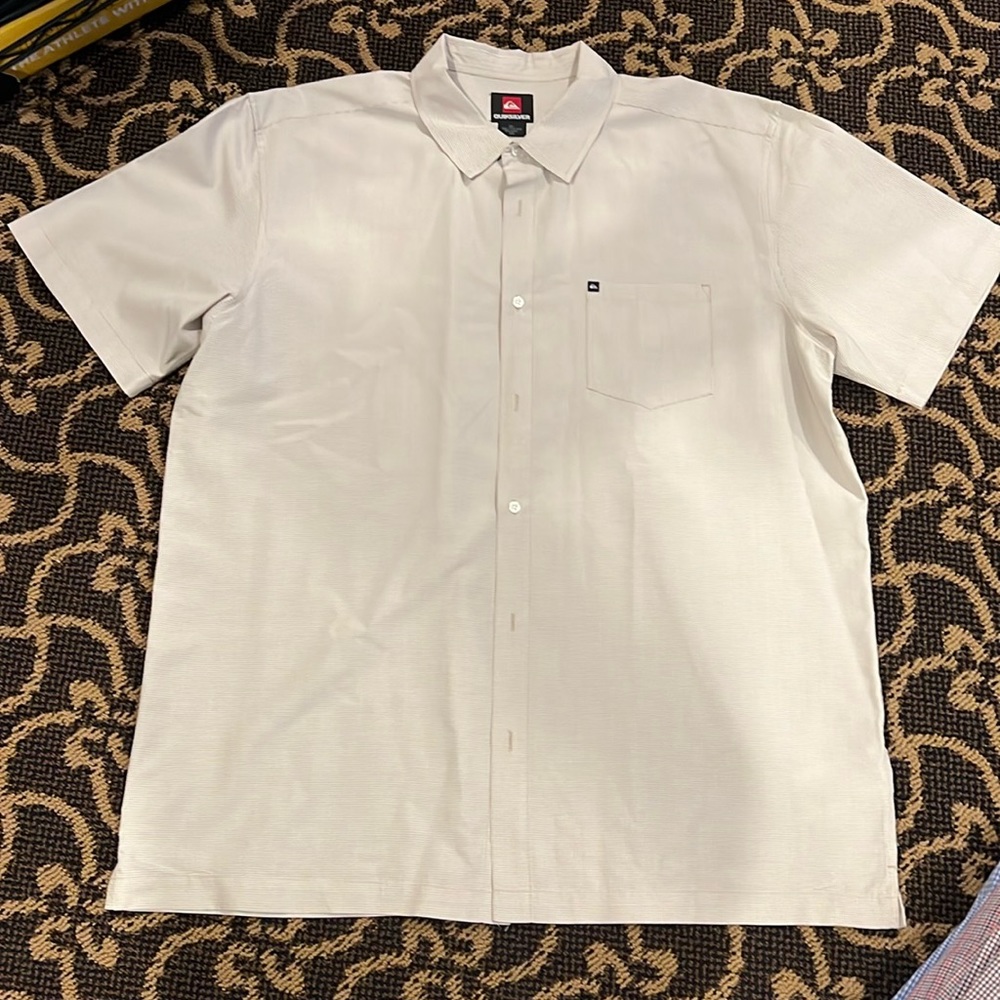 Quiksilver men’s xxl short sleeve shirt. Like new tan/white check.